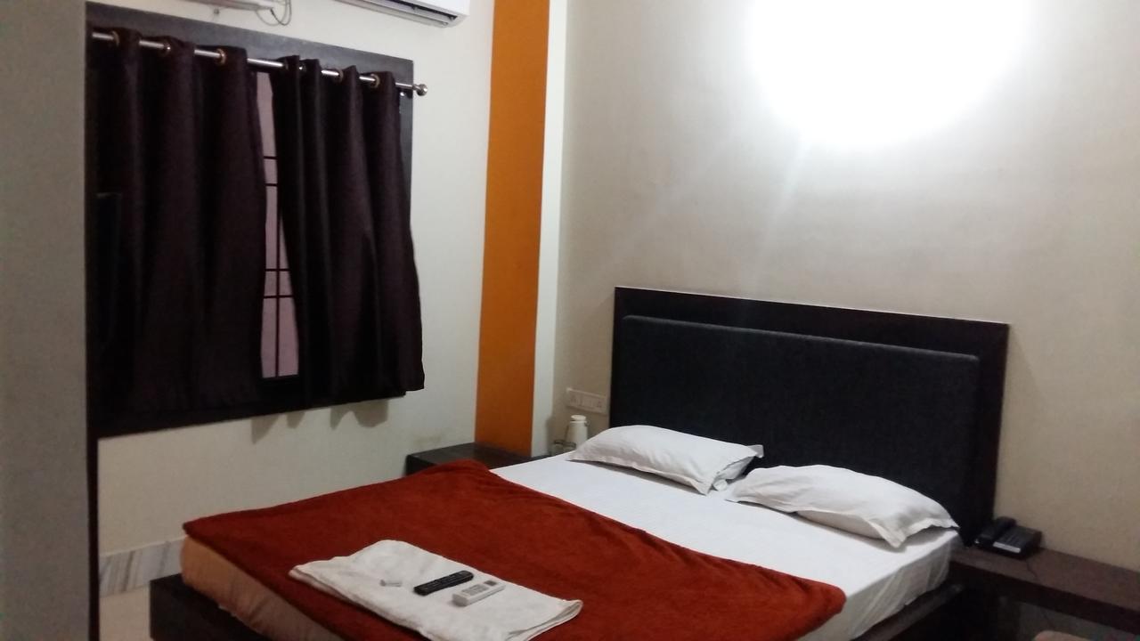 Hotel Grand Palace Gaya Esterno foto