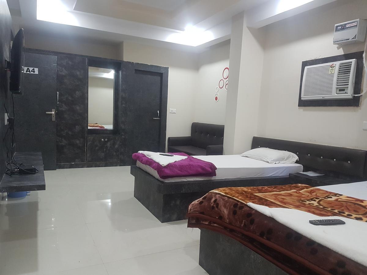 Hotel Grand Palace Gaya Esterno foto