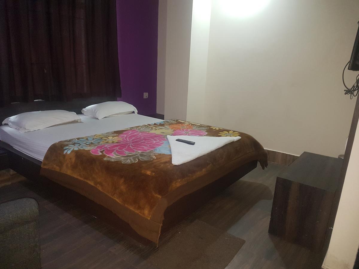 Hotel Grand Palace Gaya Esterno foto